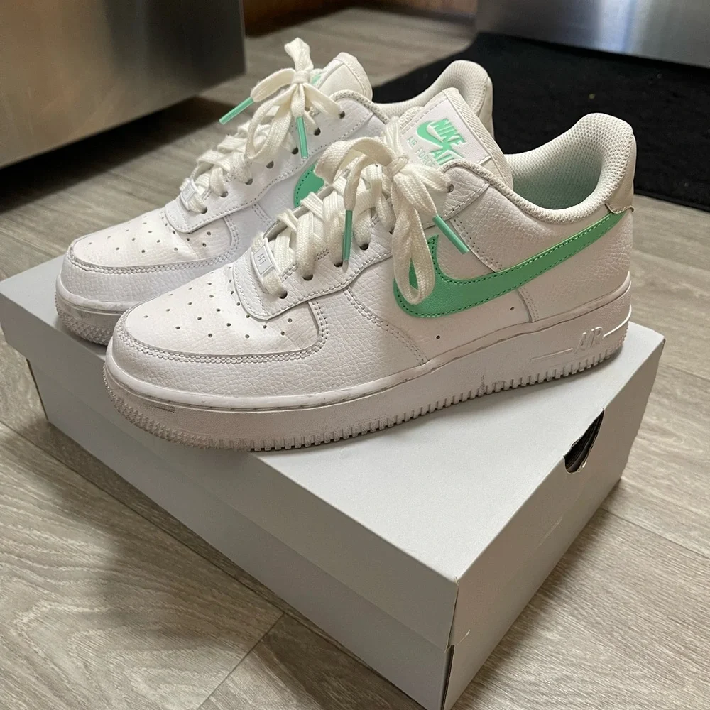 Nike White and Green Sneakers - Picture 1 of 6
